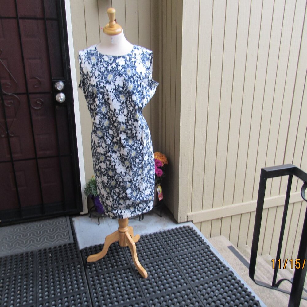 #481  WOMAN'S FLORAL COTTON SHETH DRESS BY JESSIE (SIZE 16W)